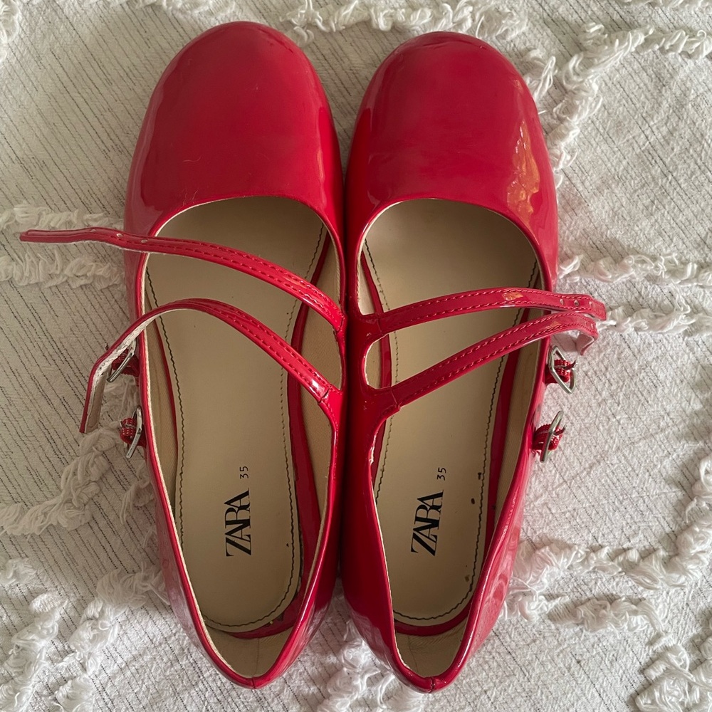 Zara shoes size 35, US 5. Great condition like new. Used once for a wedding.